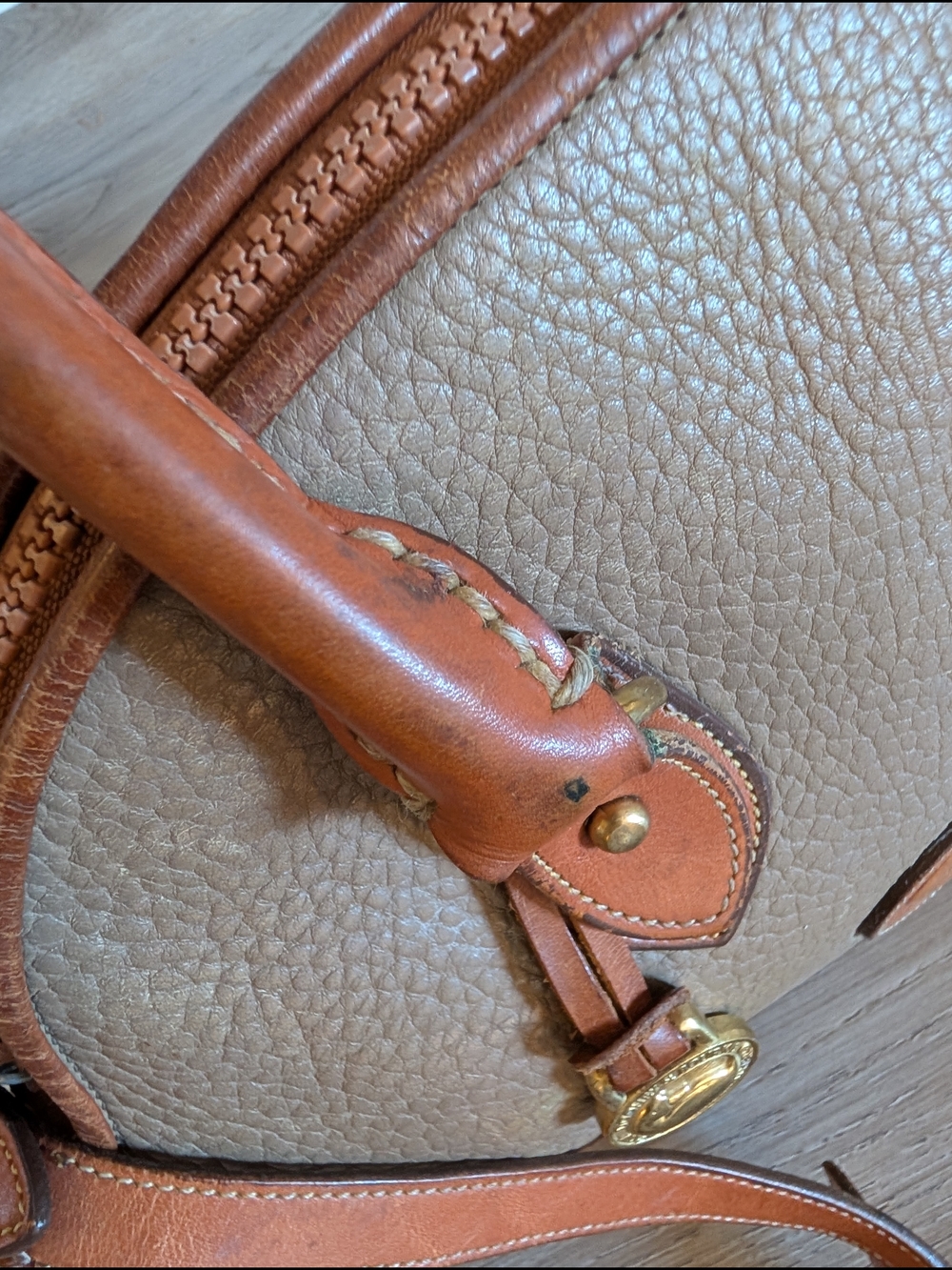 ✨ Vintage Dooney & Bourke Taupe and Brown Pebble Leather Dome Satchel - Picture 14 of 16